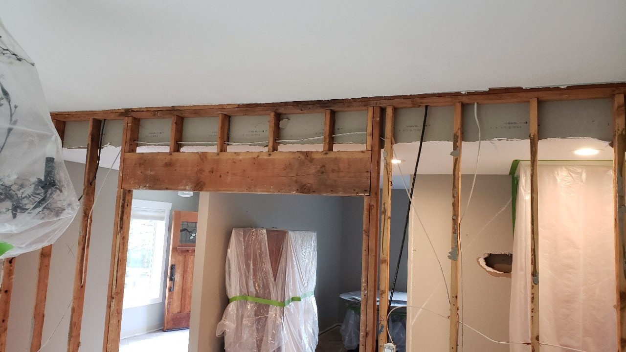 Revealing double ceiling at studs